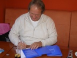 Pri podpisovaní ďakovných listov obyvateľom Ružomberka